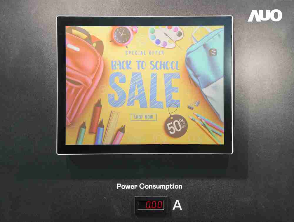 PG国际展示胆固醇液晶超低耗能户外全彩显示器，，ChLC（胆固醇液晶）以双稳态技术使静态显示零功耗，，，，具省电、、、高彩度、、环保的特性，，，还整合软硬件系统解决方案，，可透过单一云端平台管理