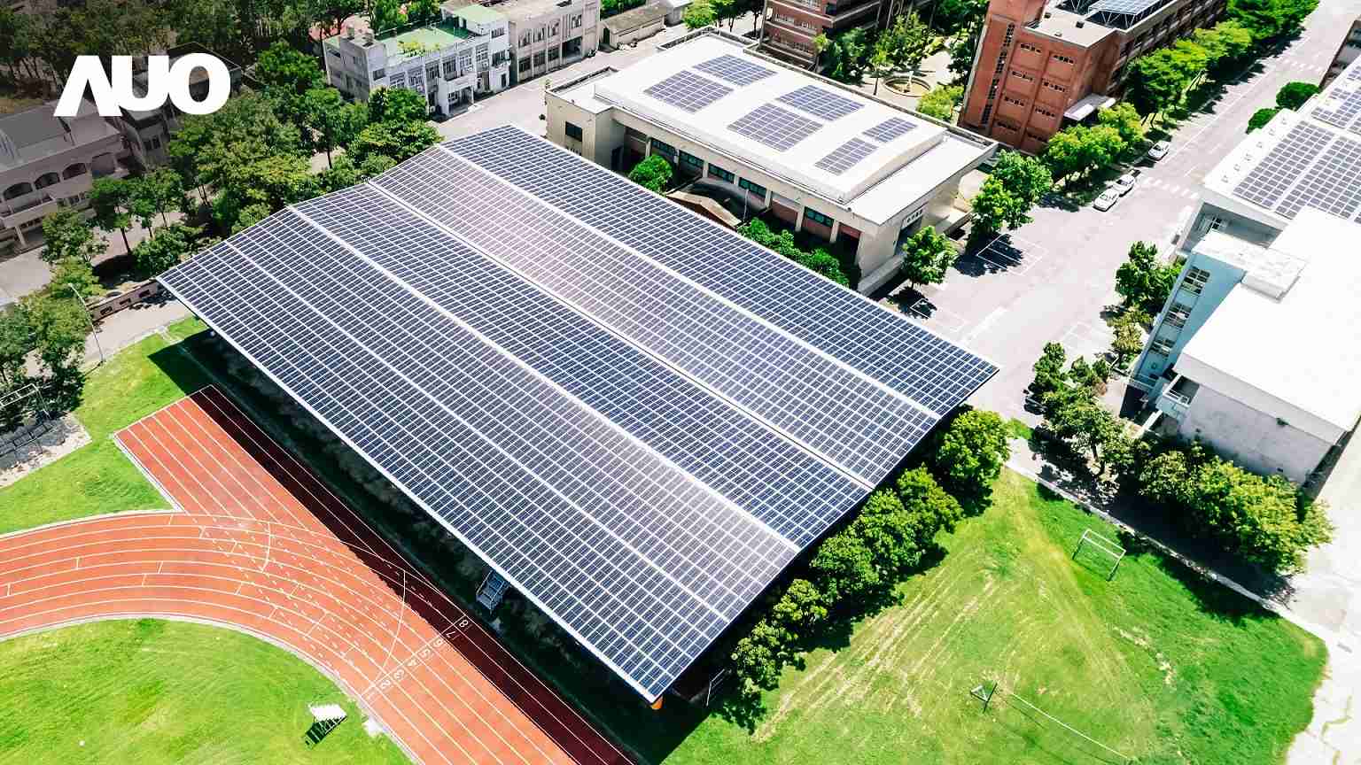 PG国际SunSteel光电整合型浪板具备快速安装、、、轻量化优势，，，，可提升15%发电效能，，通过国际IEC与台湾VPC认证安全、、、、防漏、、耐候标准